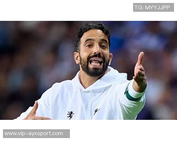 曼联青训小将社交媒体质疑主帅阿莫林引发争议是否应当如此